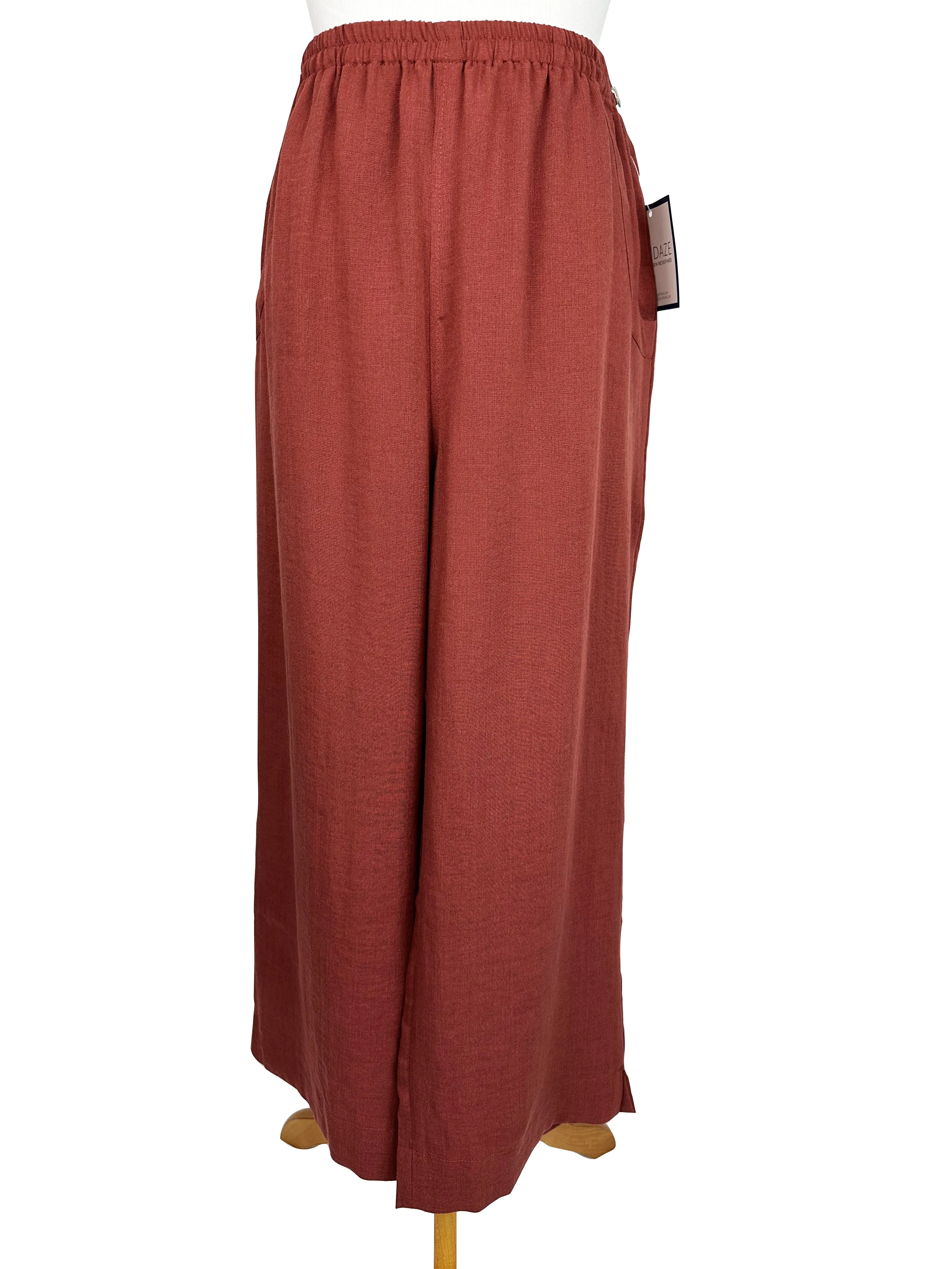 AAPT05 - Classic Crop Linen Pant