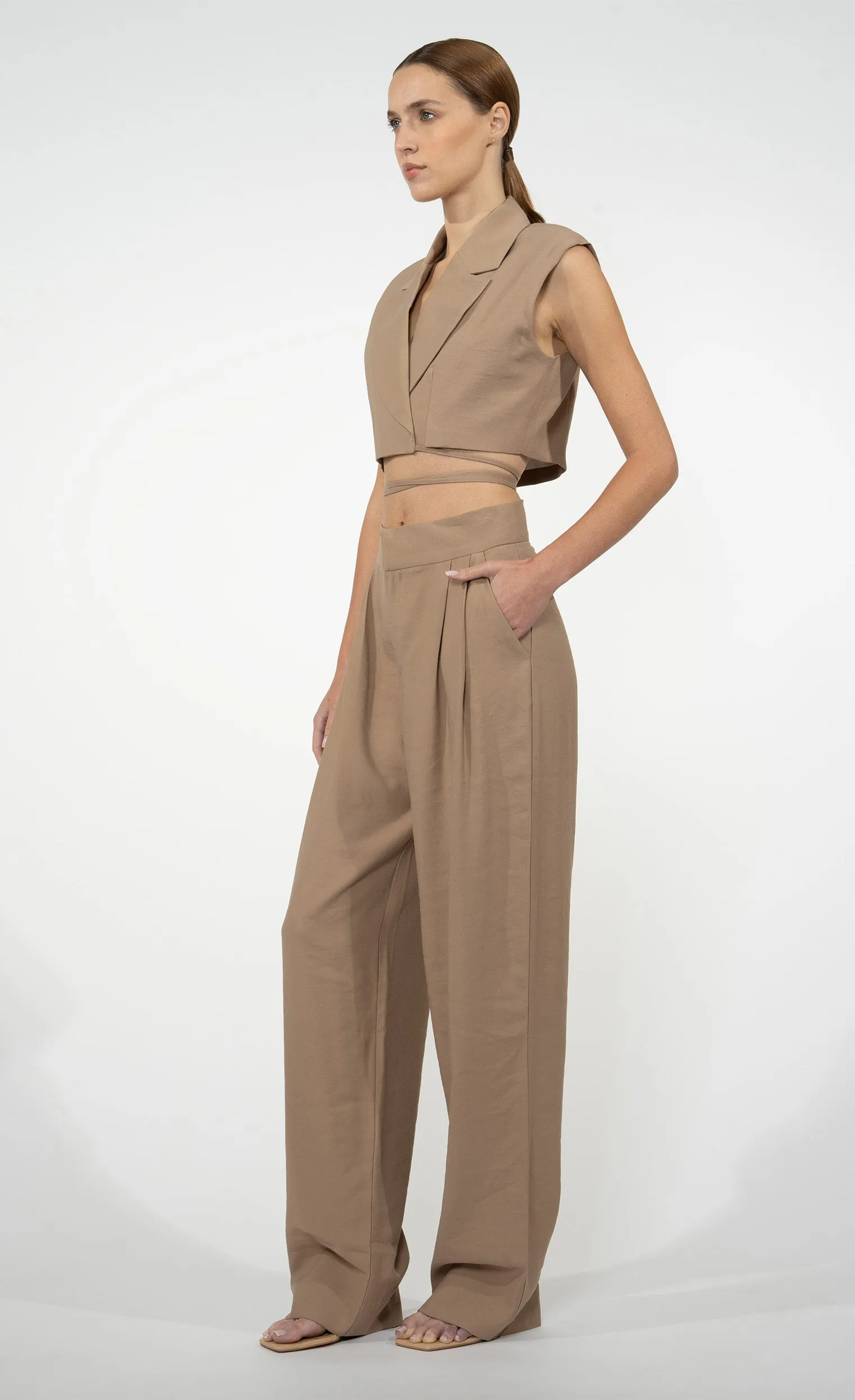 Nonchalant - Hailey Crop - Camel