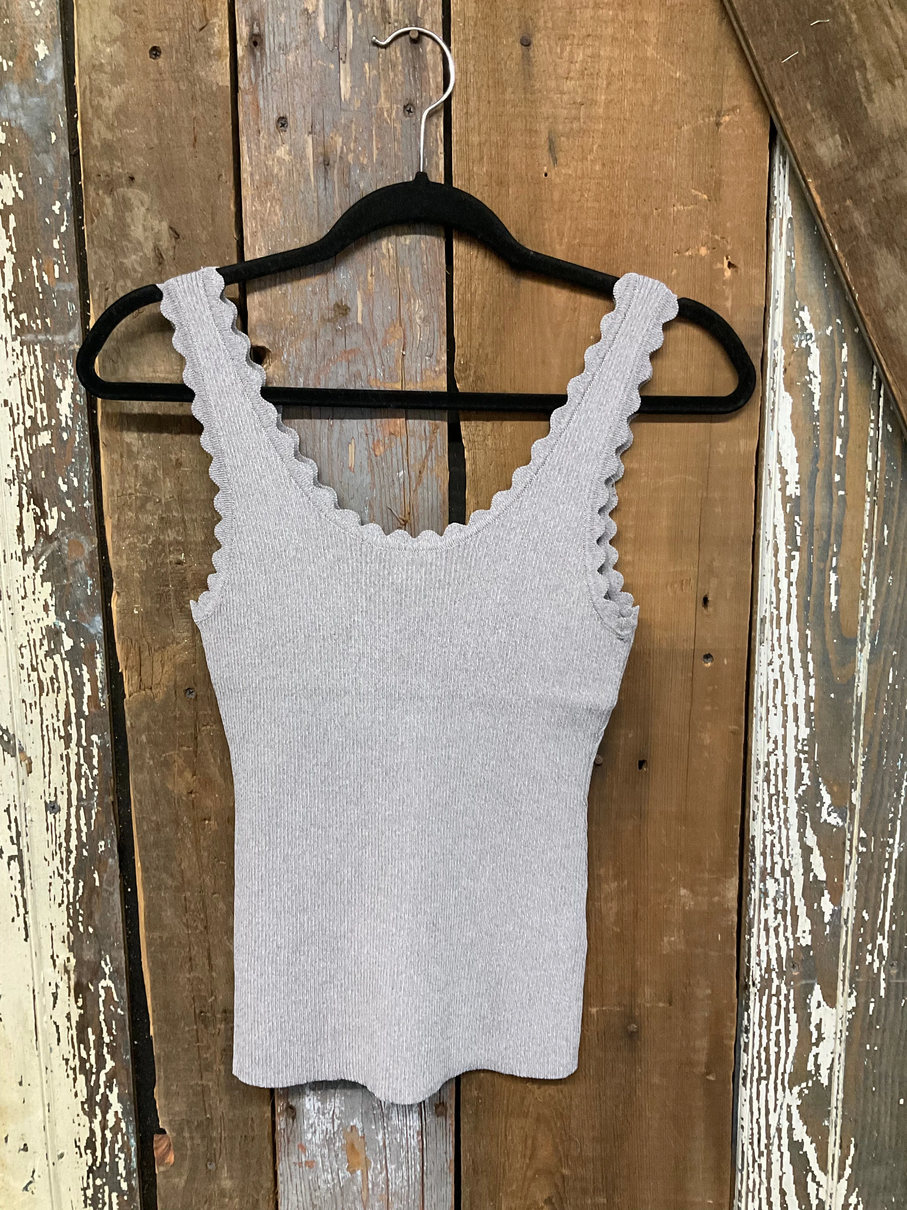 Scallop Edge Tank